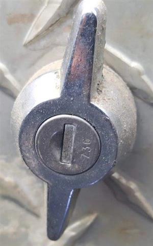 736 Knaack Lock Key