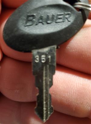 Bauer 351 RV Key