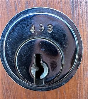 Knoll 493 Cabinet Lock Key