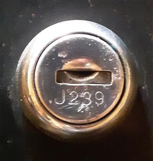 Reading Jeep Door J239 Key Lock